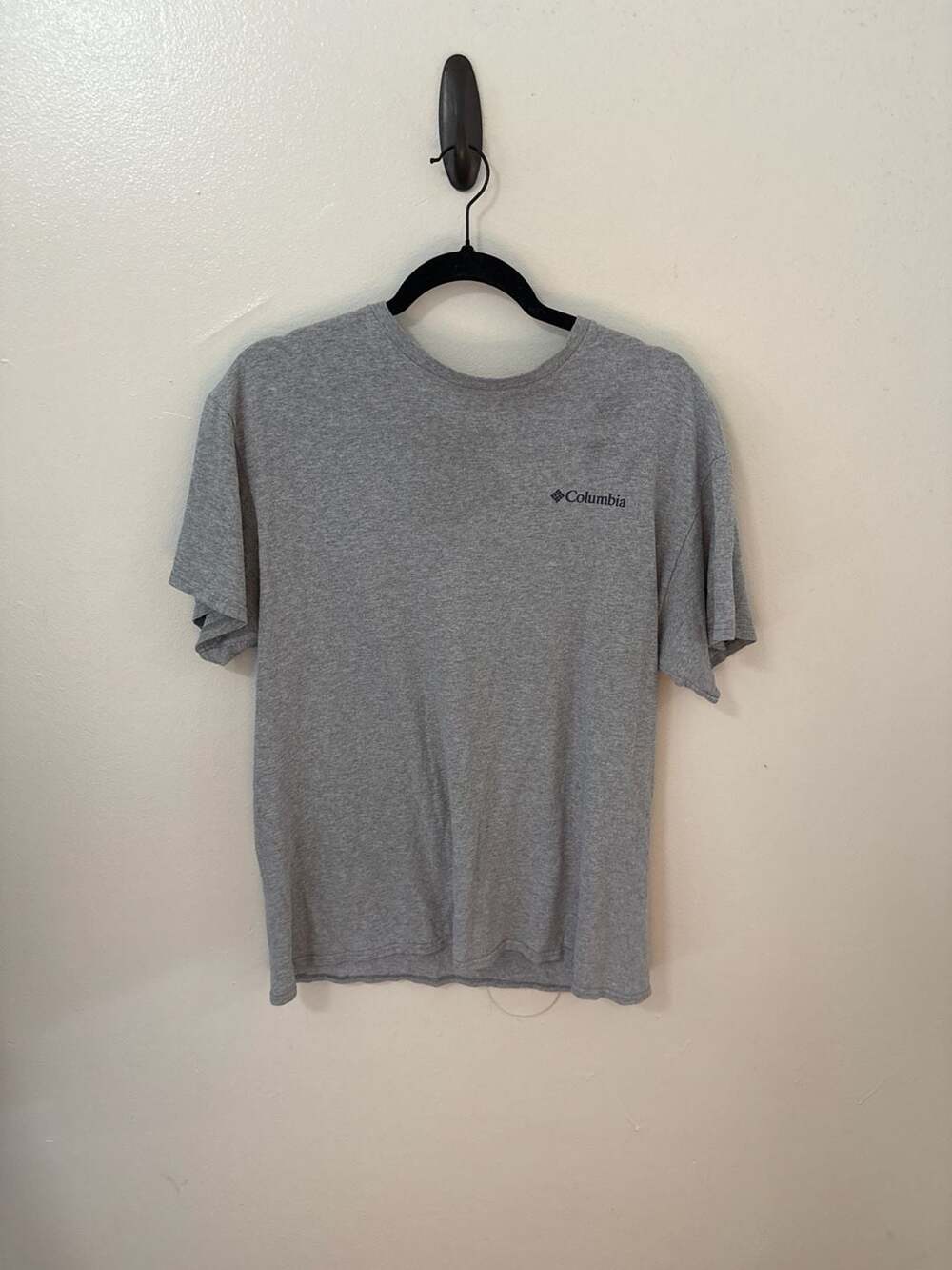 Columbia Mens Heather Gray Graphic T-Shirt Bear and Mountains Nature Scene